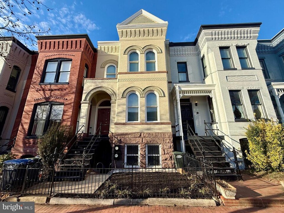 616 E St NE in Washington, DC - Building Photo