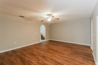 4683 Ashburn Square Dr in Tampa, FL - Building Photo - Building Photo