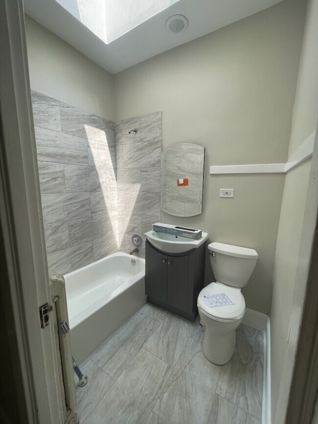 741 Howard St Apartments and Nearby Evanston Apartments For Rent