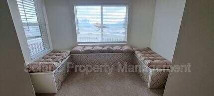 19 Vine St in Vacaville, CA - Foto de edificio - Building Photo