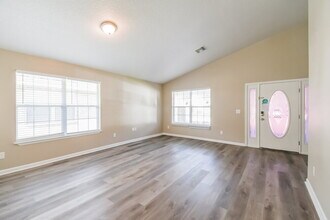 6248 Ironside Dr N in Jacksonville, FL - Foto de edificio - Building Photo