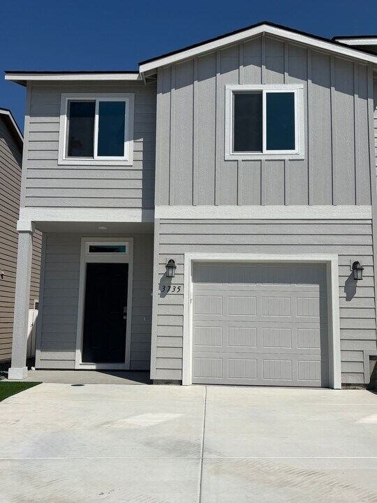 3735 S Roosevelt Pl in Kennewick, WA - Building Photo