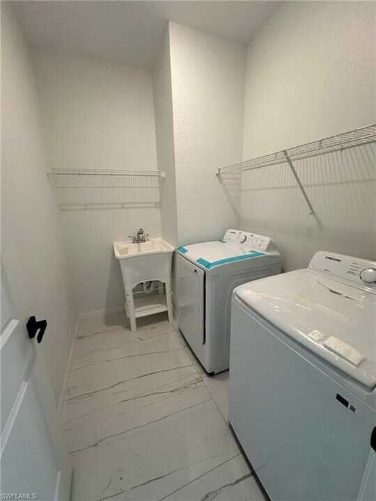 1049 Citrus Ave S in Lehigh Acres, FL - Building Photo