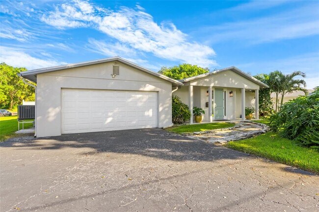 4085 42nd Ave S in St. Petersburg, FL - Building Photo - Building Photo