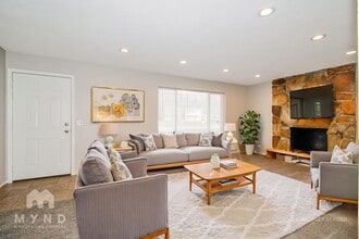 9548 S 1210 E in Sandy, UT - Foto de edificio - Building Photo