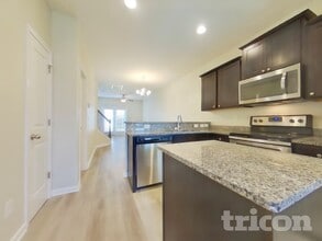 404 Riverwood Ct in Mount Juliet, TN - Foto de edificio - Building Photo