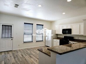 8039 Ellinger Ln in Houston, TX - Building Photo - Building Photo
