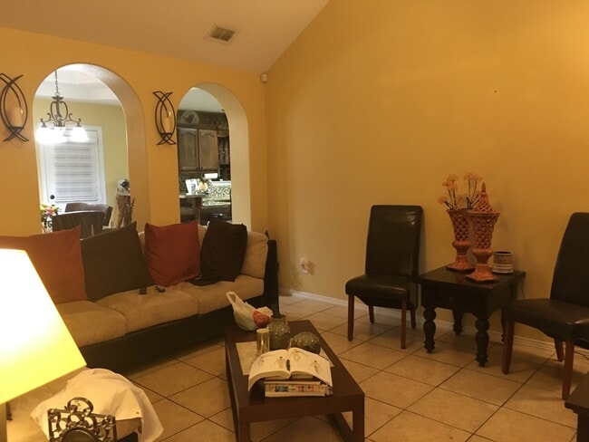 1923 Largo St in Weslaco, TX - Building Photo - Building Photo