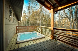 639 Sand Hill Rd in Asheville, NC - Building Photo - Building Photo