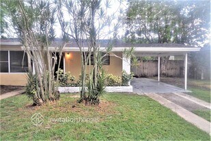 883 W Country Club Cir in Plantation, FL - Building Photo