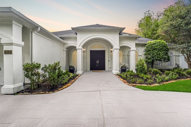 910 Peachwood Bend