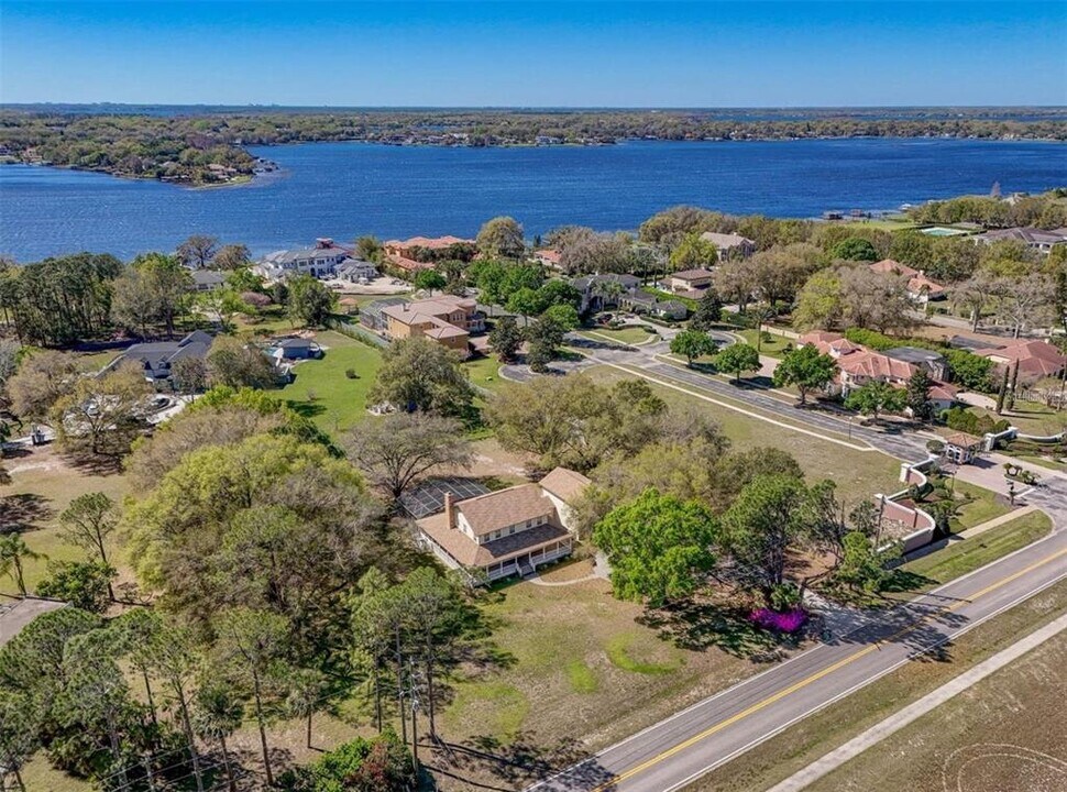 9332 Windy Ridge Rd in Windermere, FL - Foto de edificio