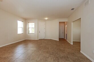 9322 Zincoe Ln in Land O Lakes, FL - Foto de edificio - Building Photo