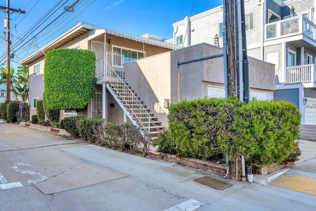 317 2nd St. in Manhattan Beach, CA - Building Photo - Building Photo