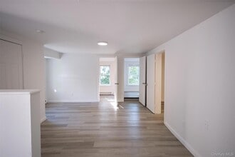 73 E Main St, Unit 1 in Beacon, NY - Building Photo - Building Photo
