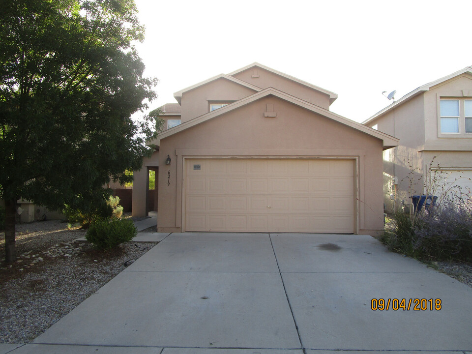 6219 Picture Rock Pl NW in Albuquerque, NM - Building Photo