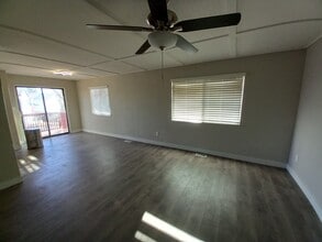 3136 Moonbeam Cir S, Unit UPSTAIRS RT in Colorado Springs, CO - Foto de edificio - Building Photo