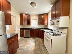1004 Noyes Dr in Silver Spring, MD - Foto de edificio - Building Photo