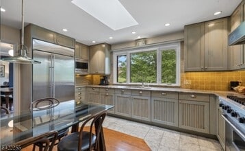 4 Jensen Ct in Chatham Township, NJ - Building Photo - Building Photo