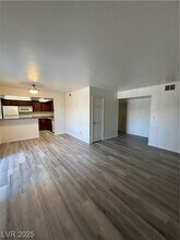 5251 Indian River Dr in Las Vegas, NV - Building Photo - Building Photo