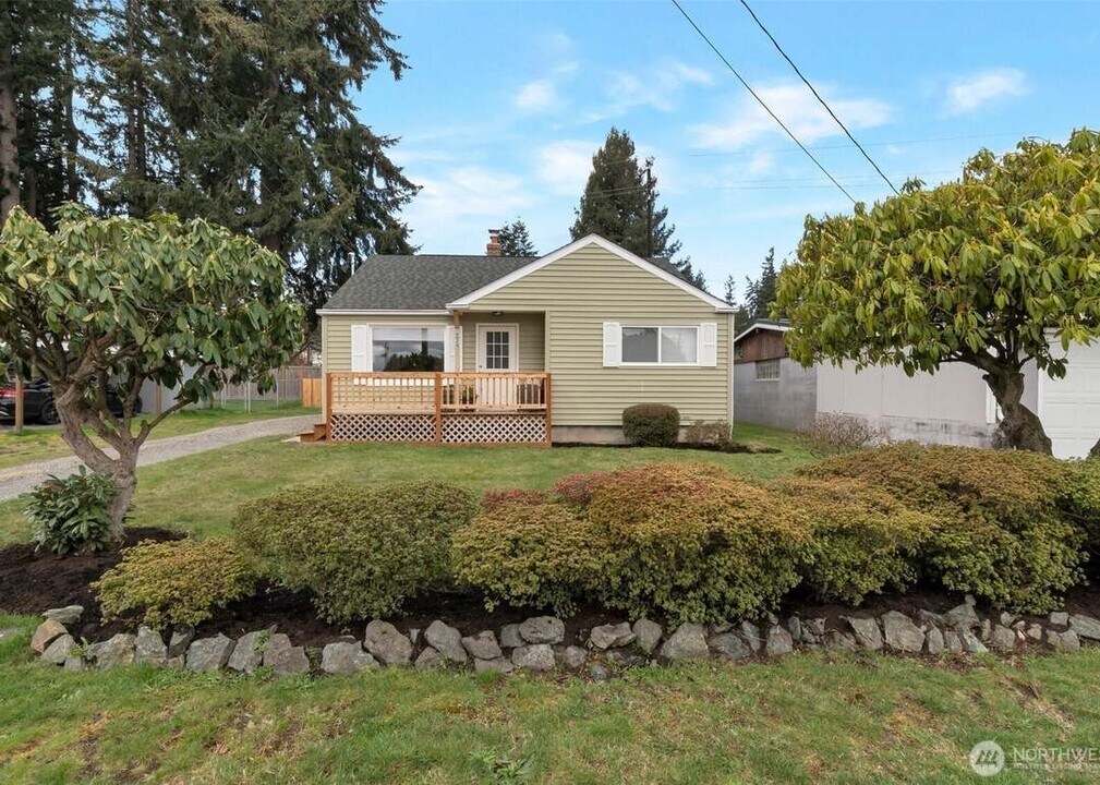 6024 Rockefeller Ave in Everett, WA - Building Photo