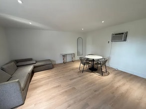 4105 Poinsett St, Unit 1 in North Myrtle Beach, SC - Foto de edificio - Building Photo