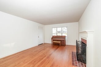 7 Arlington Ln in Kensington, CA - Building Photo - Building Photo