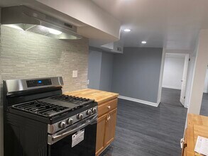 2559 W Fullerton Ave in Chicago, IL - Building Photo - Building Photo
