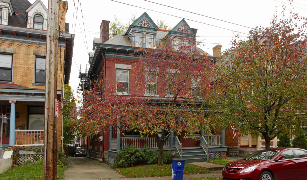 303 S Fairmount St in Pittsburgh, PA - Building Photo