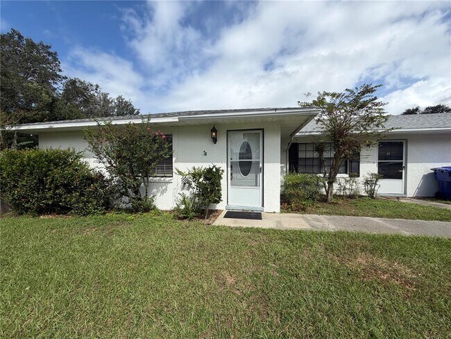 1405 Crystal Ct in Tavares, FL - Building Photo - Building Photo
