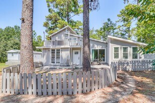 372 Plum St in Bastrop, TX - Building Photo