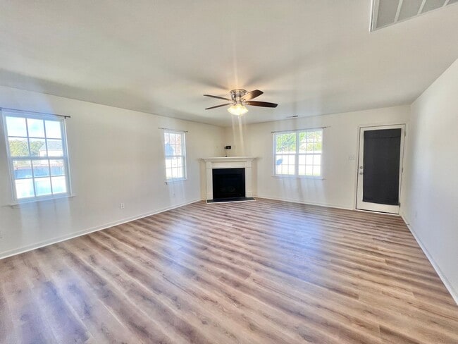 1440 Sexton Ridge Dr in Fuquay Varina, NC - Building Photo - Building Photo