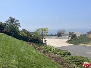 214 Bellino Dr in Los Angeles, CA - Building Photo - Building Photo