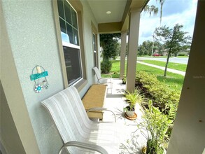 742 Garden Oaks Sq in Seffner, FL - Building Photo - Building Photo