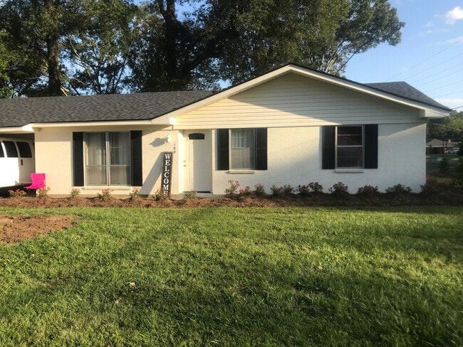 100 Warwick Dr in Monroe, LA - Foto de edificio - Building Photo