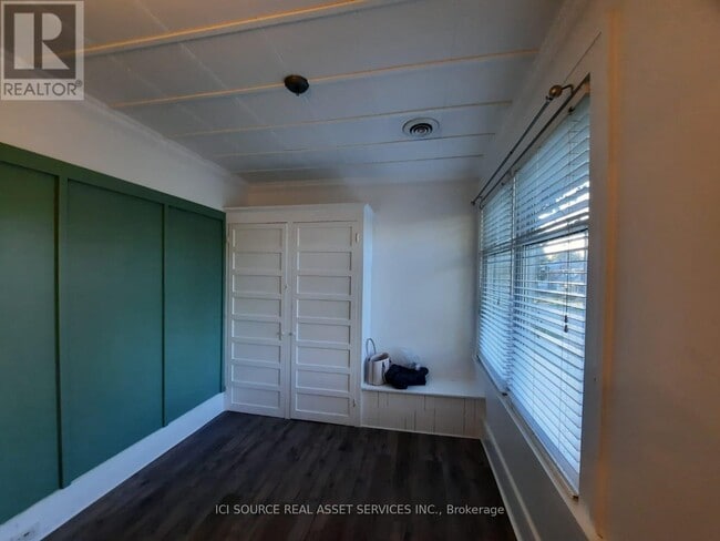 property at 206 Kent St