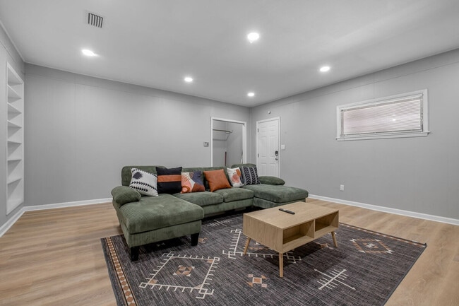 214 Cactus St in Tallahassee, FL - Building Photo - Building Photo