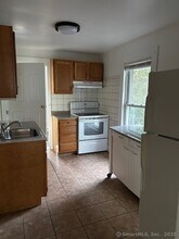 563 Howe Ave in Shelton, CT - Building Photo - Building Photo