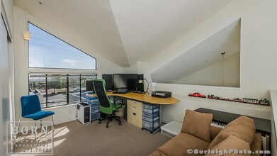 939 Laurel St in San Carlos, CA - Building Photo - Building Photo