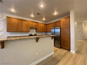 8150 Moonlight Meadows St in Las Vegas, NV - Building Photo - Building Photo
