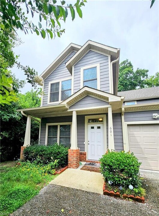 200 Seasons Cir in Suffolk, VA - Building Photo