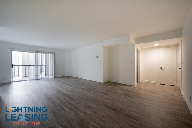 1203 Kings Rd in West Hollywood, CA - Foto de edificio - Building Photo