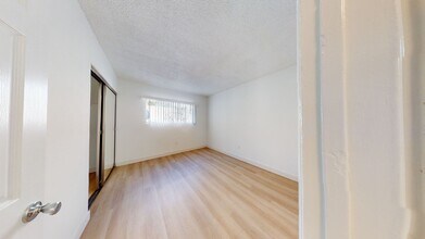 13827 LA in Baldwin Park, CA - Foto de edificio - Interior Photo