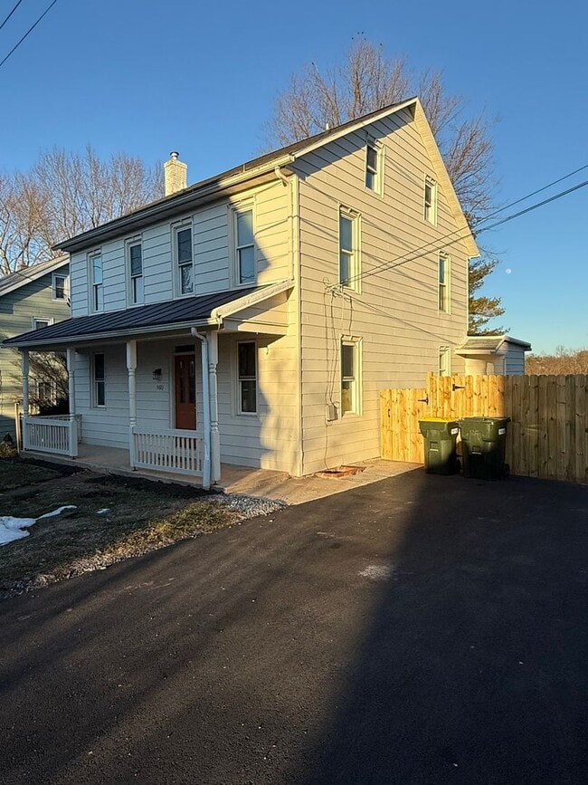 960 Maple St in Lititz, PA - Building Photo - Building Photo