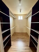 6330 Longridge Ave in Van Nuys, CA - Foto de edificio - Building Photo