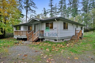 245 Russell Rd in Camano, WA - Building Photo