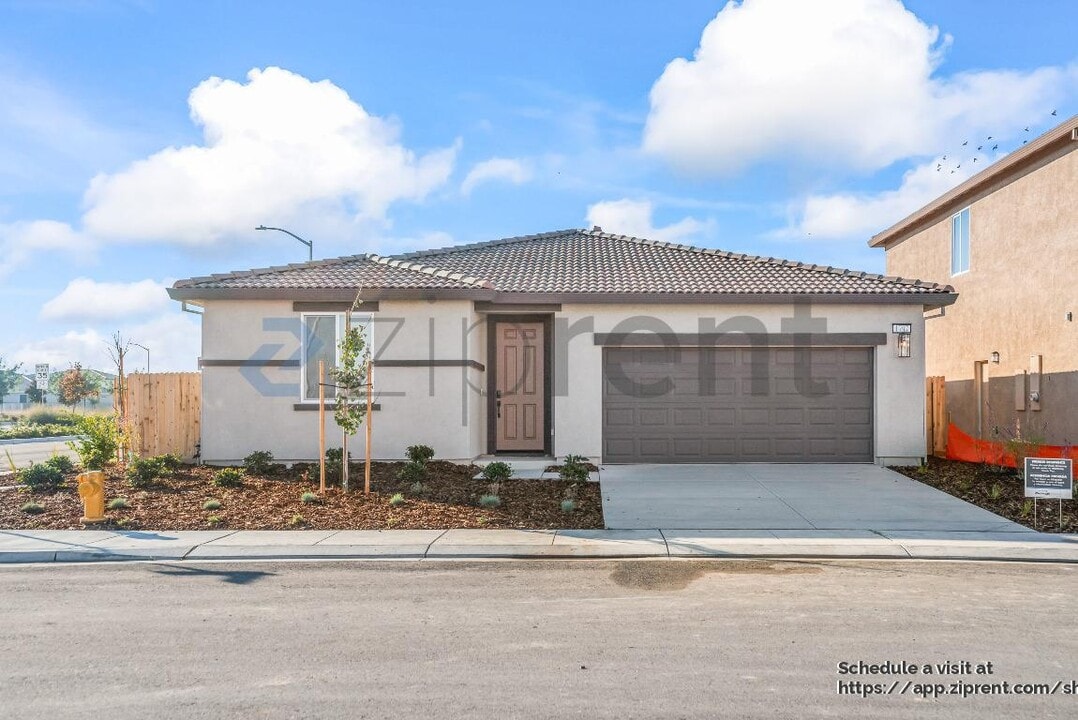 1797 Eagle River Ave in Manteca, CA - Foto de edificio