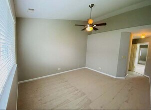 1128 E Cambria Ln S in Lombard, IL - Building Photo - Building Photo
