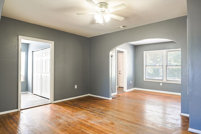 2331 Waverly Ave in San Antonio, TX - Building Photo - Building Photo