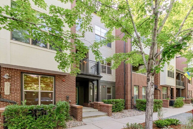 418 S Reed Ct in Lakewood, CO - Building Photo - Building Photo